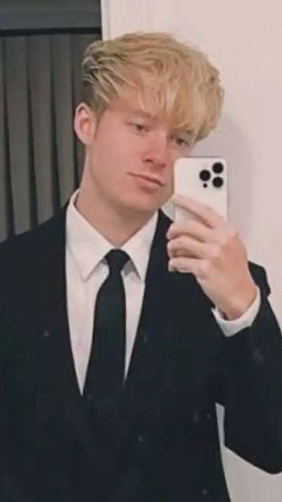 ai character: Sam golbach  background