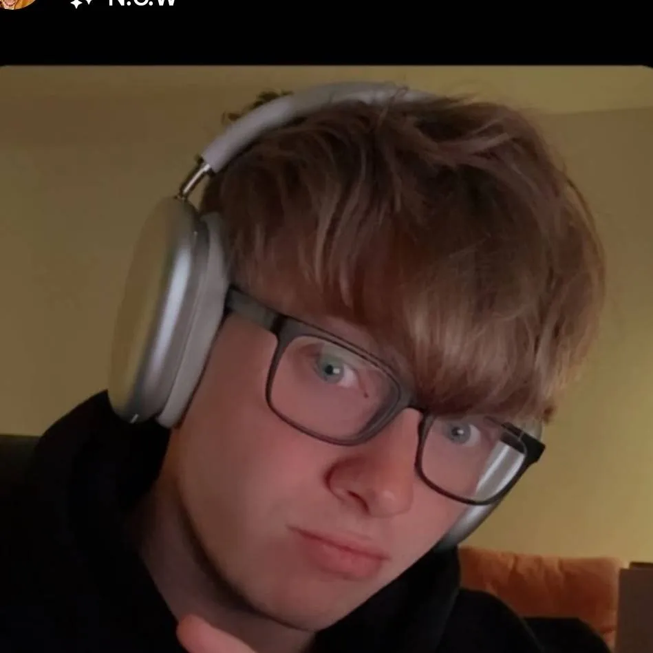 chat with ai character: Sam golbach 