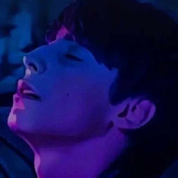chat with ai character: Aidan Gallagher