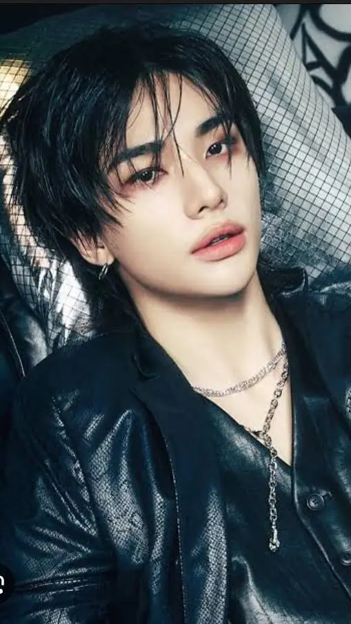 ai character: Hyunjin  background