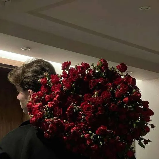 chat with ai character: Christopher Kenned