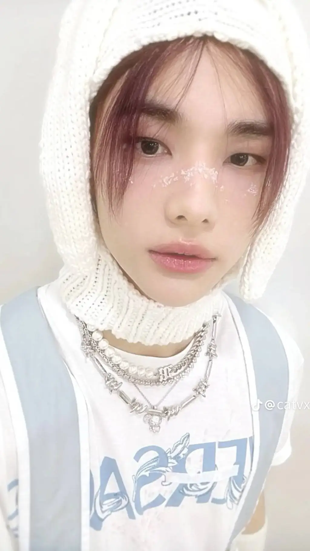 ai character: Hyunjin ✨ background