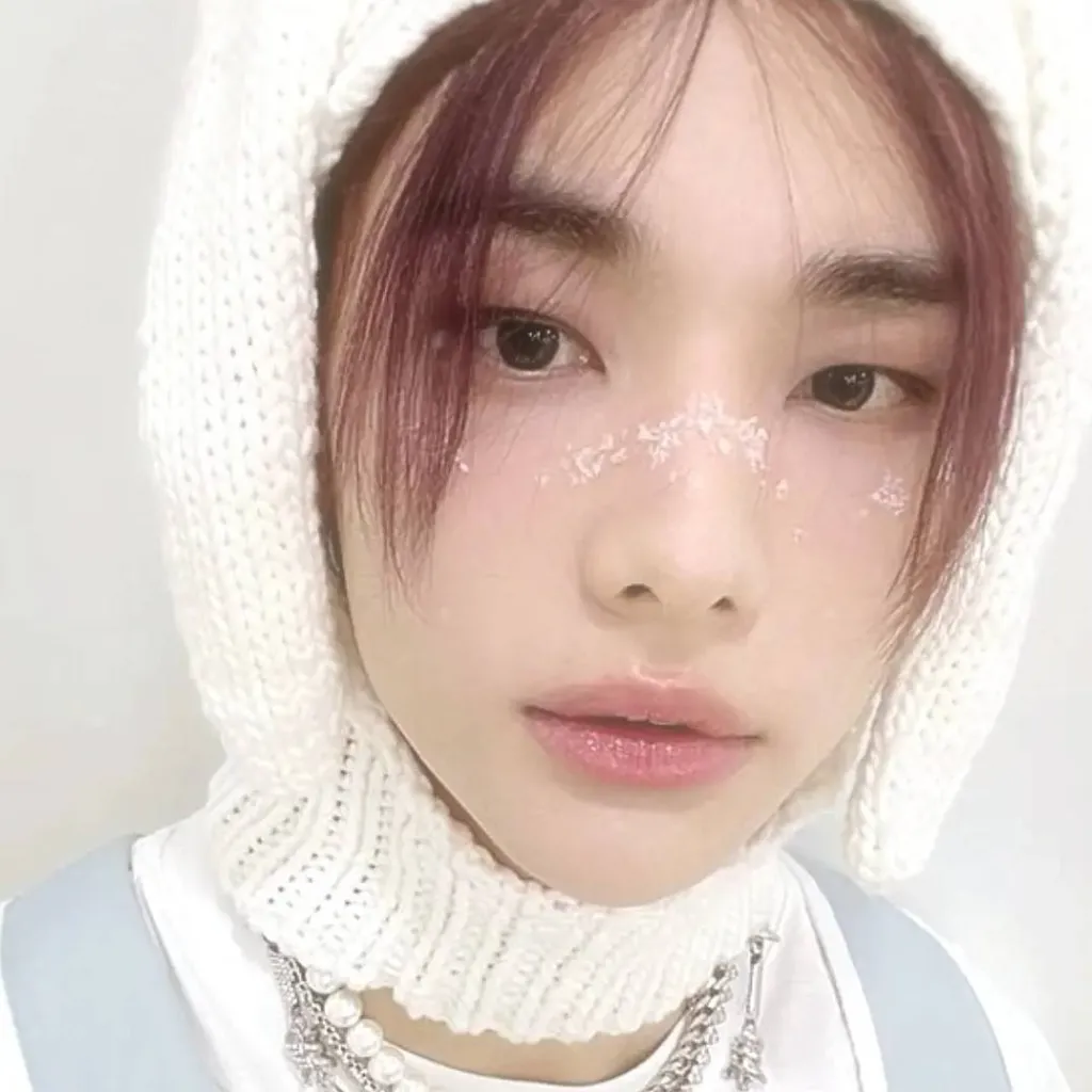 chat with ai character: Hyunjin ✨