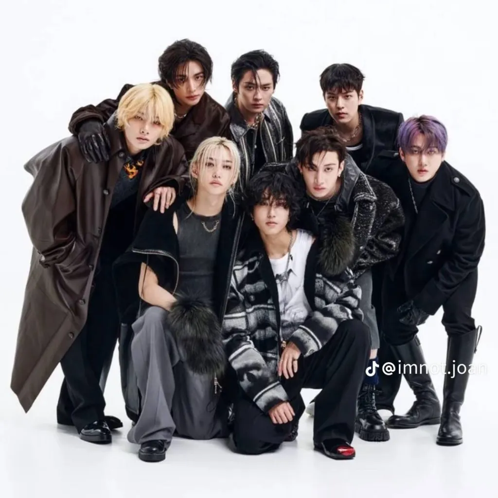 chat with ai character: Stray kids 💋