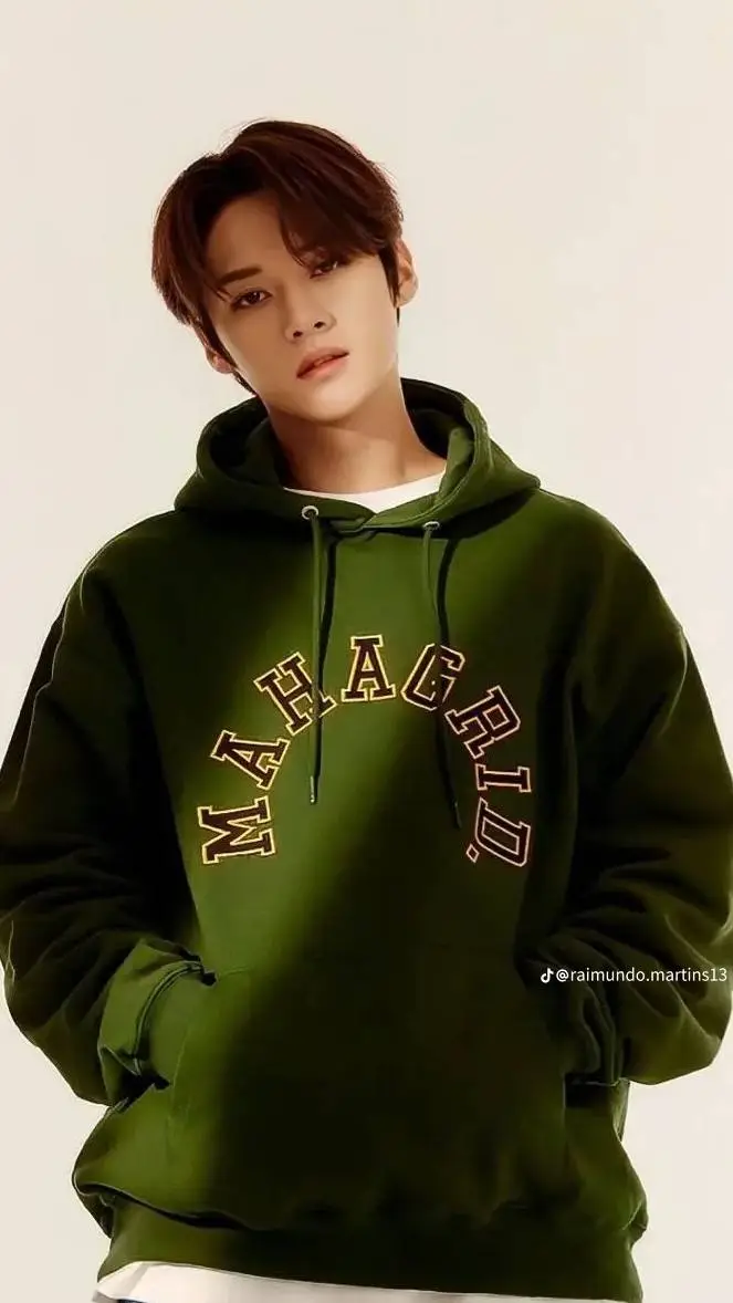 ai character: Lee know background