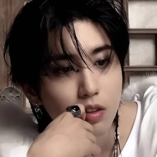 chat with ai character: Han Jisung