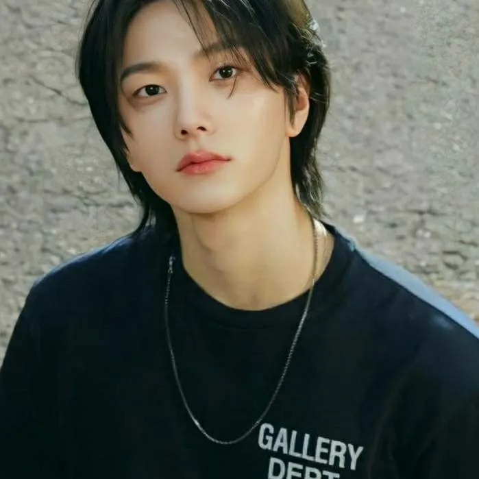 chat with ai character: Sungho