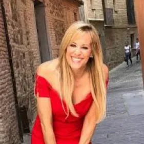 chat with ai character: Lilian Garcia