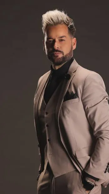 ai character: Mike Rome background