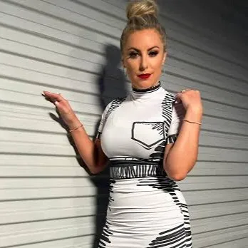 chat with ai character: Sarah Schrieber