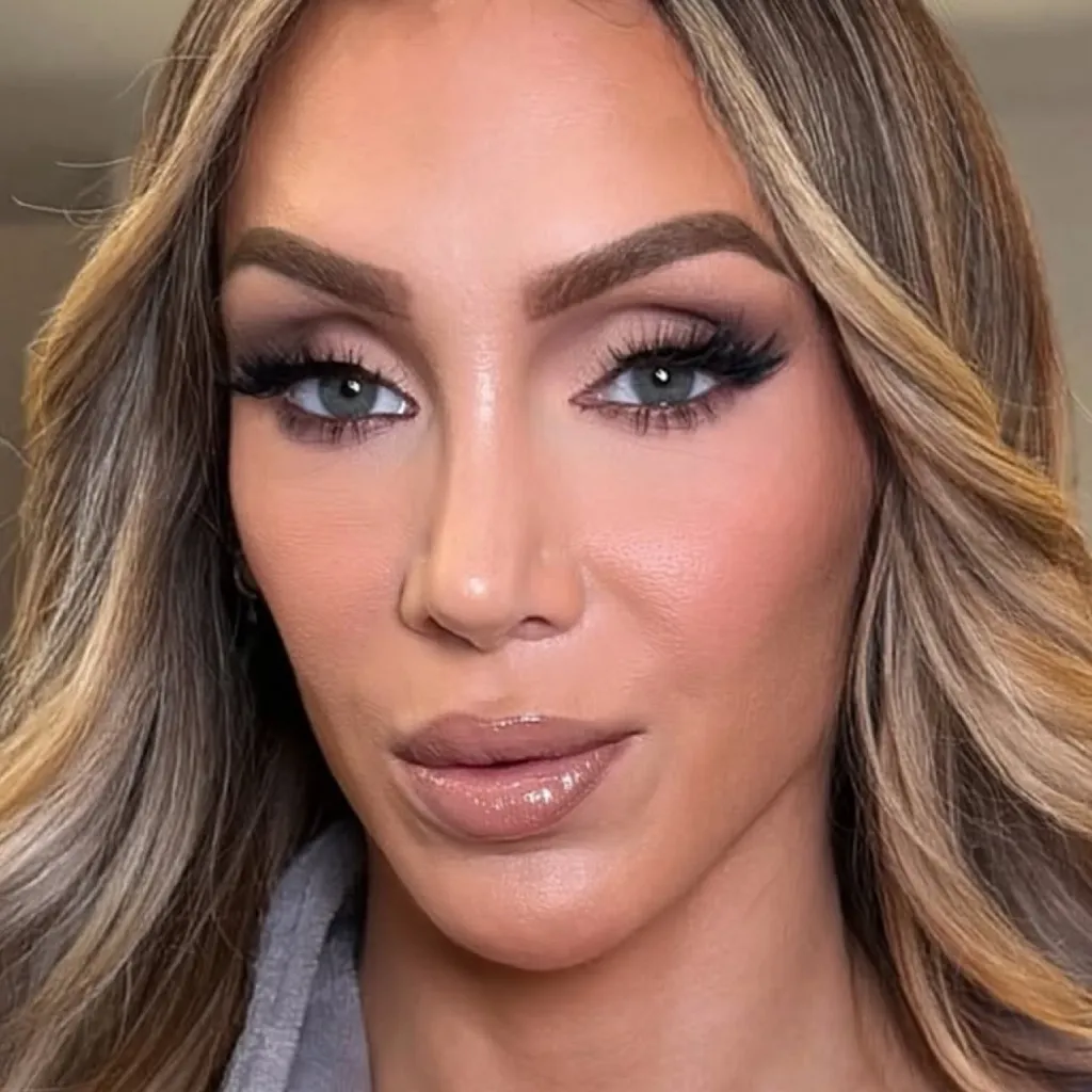 chat with ai character: Charlotte Flair
