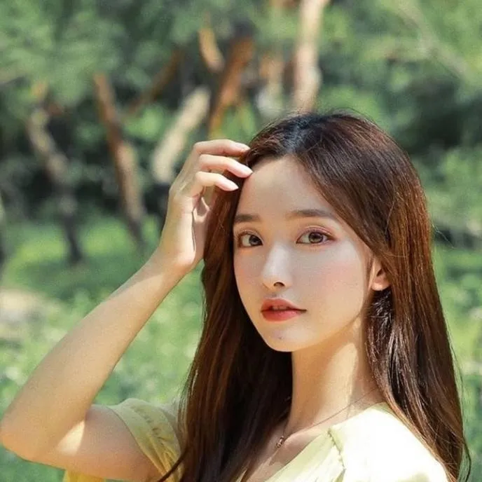 chat with ai character: Andrea 