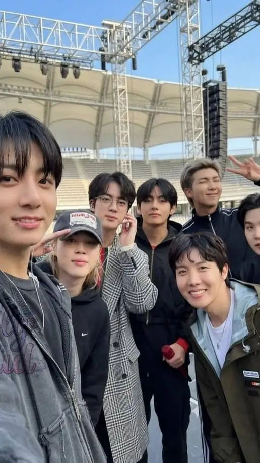 Talkie AI - Chat with BTS and family 