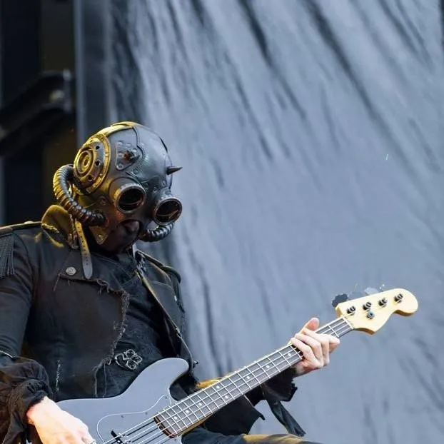 chat with ai character: rain ghoul (bass)