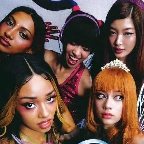 chat with ai character: KATSEYE🎅🎁🎄