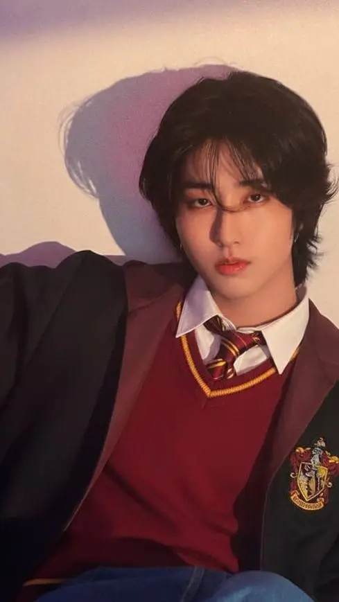 ai character: 🥀Han• background