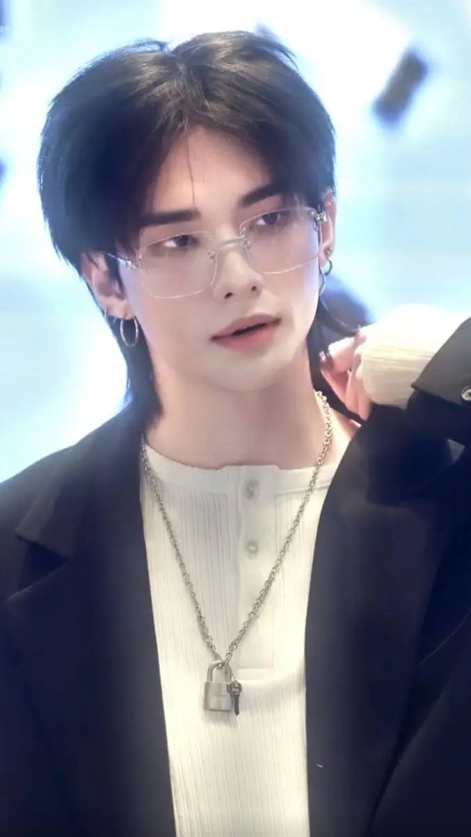 ai character: Hyunjin background