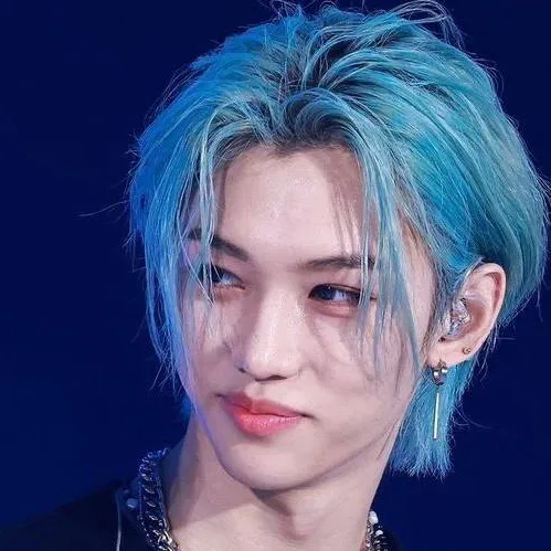 chat with ai character: Felix