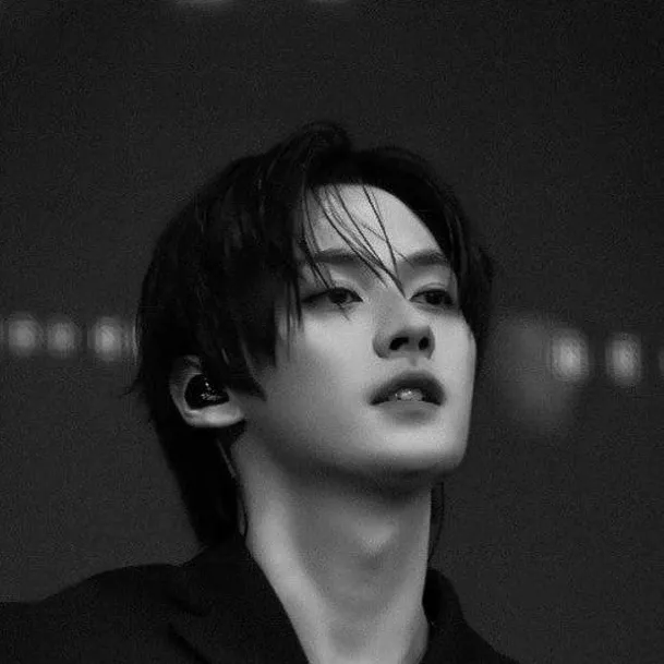 chat with ai character: Lee know