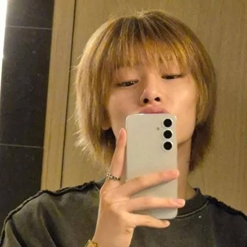 chat with ai character: Jeongin