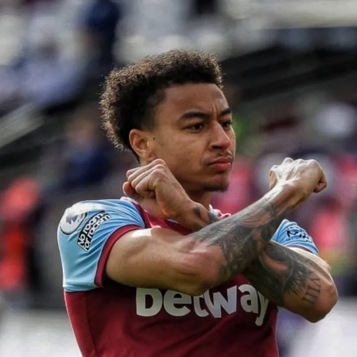 chat with ai character: Jesse Lingard 