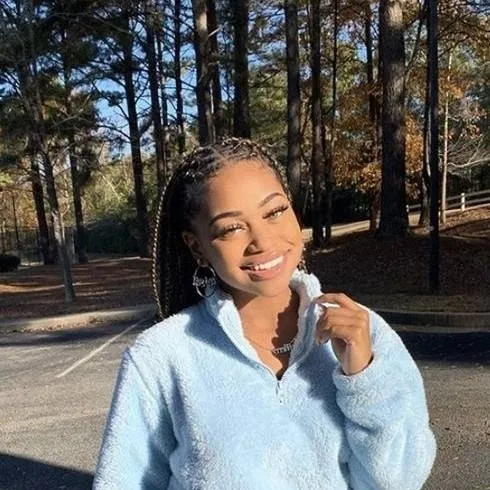 chat with ai character: Ashleigh Summers 