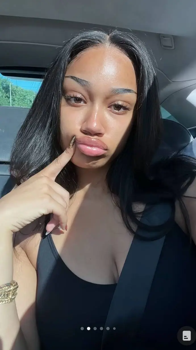 ai character: Johanna  background