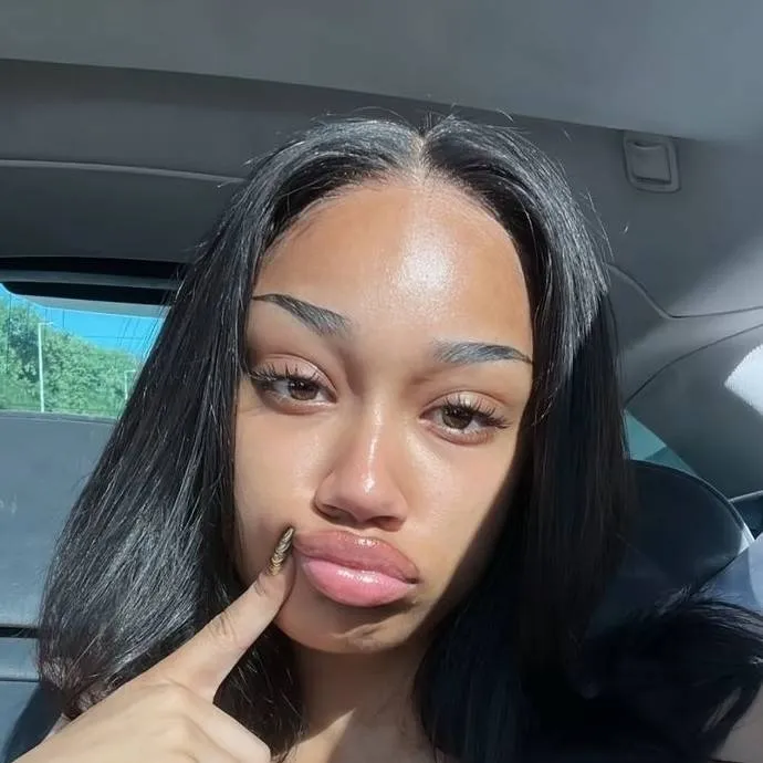 chat with ai character: Johanna 