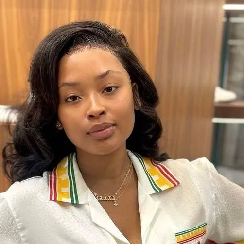 chat with ai character: Honour 