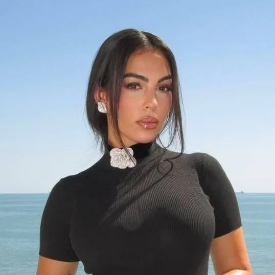 chat with ai character: Georgina Rodriguez