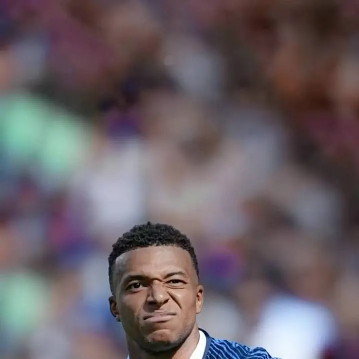 chat with ai character: Kylian Mbappé 