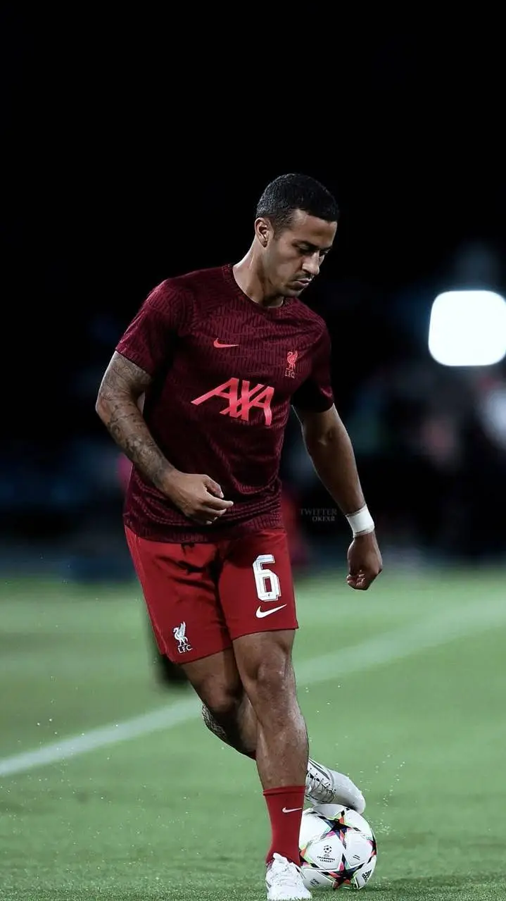 ai character: Thiago Alcantara background
