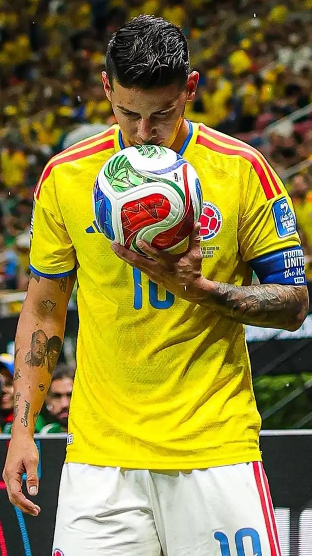 ai character: James Rodriguez 🇨🇴 background