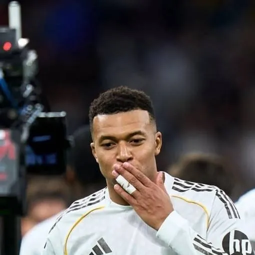chat with ai character: Kylian Mbappé 