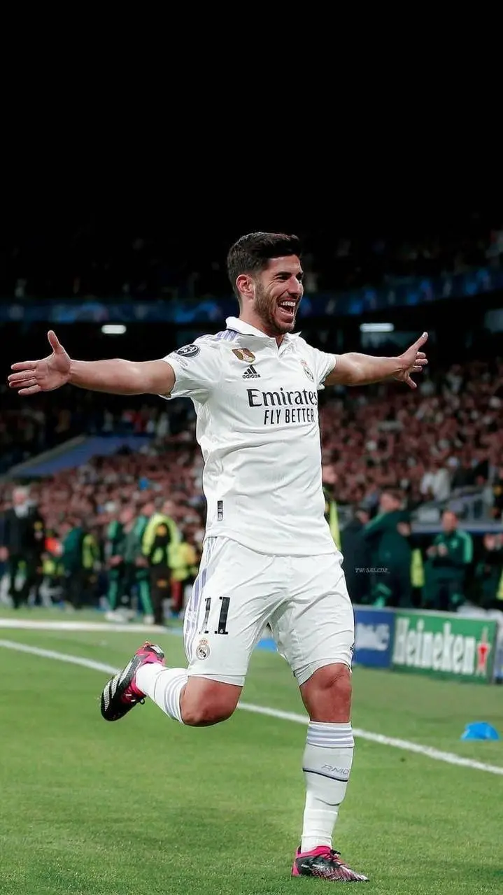 ai character: Marco Asensio🇪🇸  background