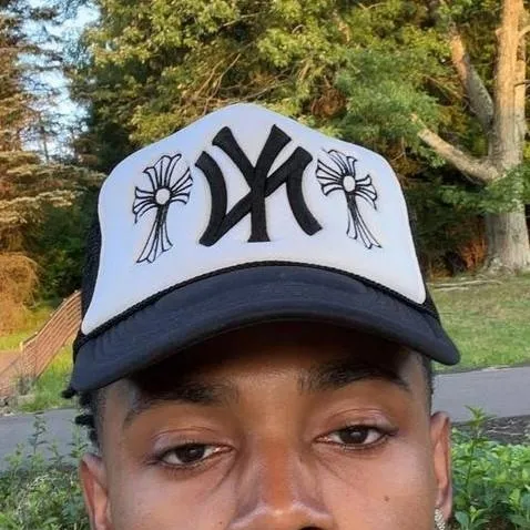 chat with ai character: Robbie 