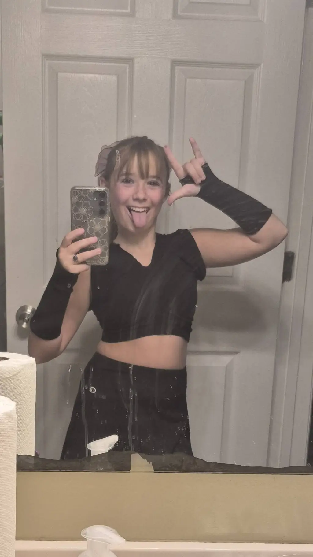 ai character: Chat with mee! ♡ background