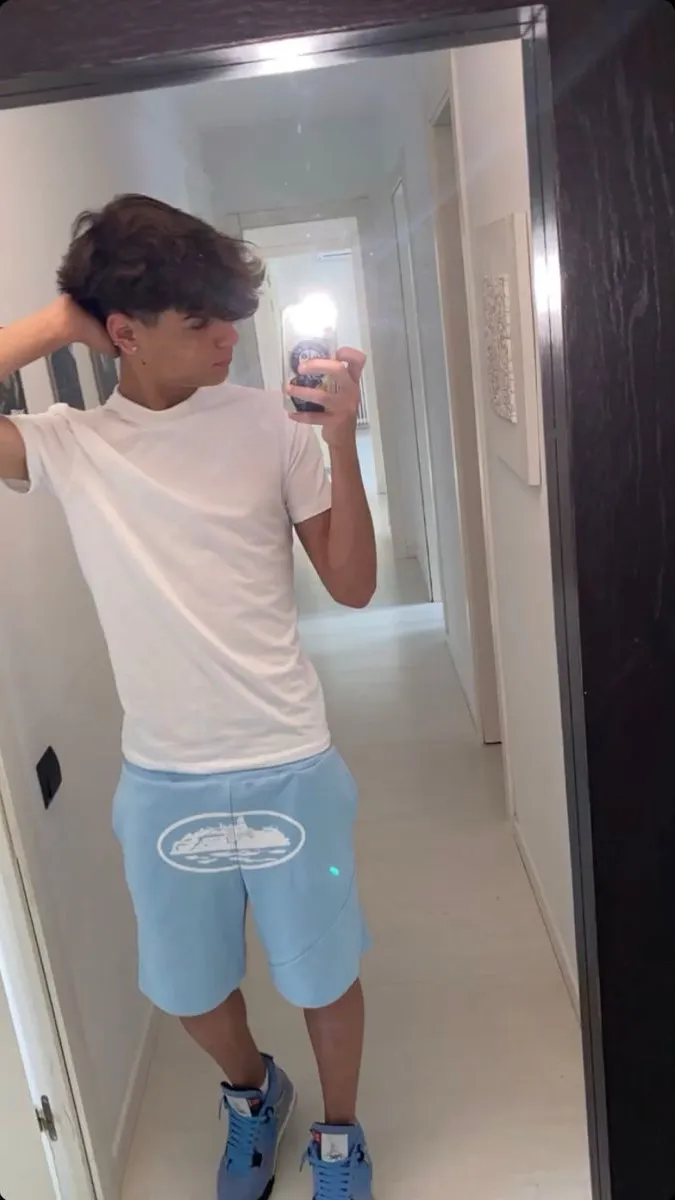 ai character: Alessandro  background