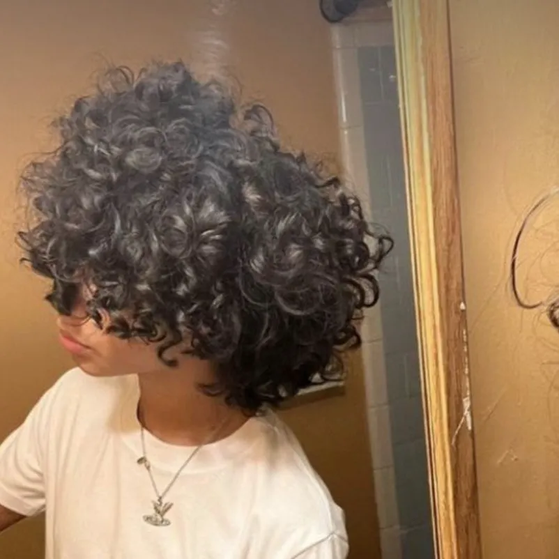 chat with ai character: Exavier