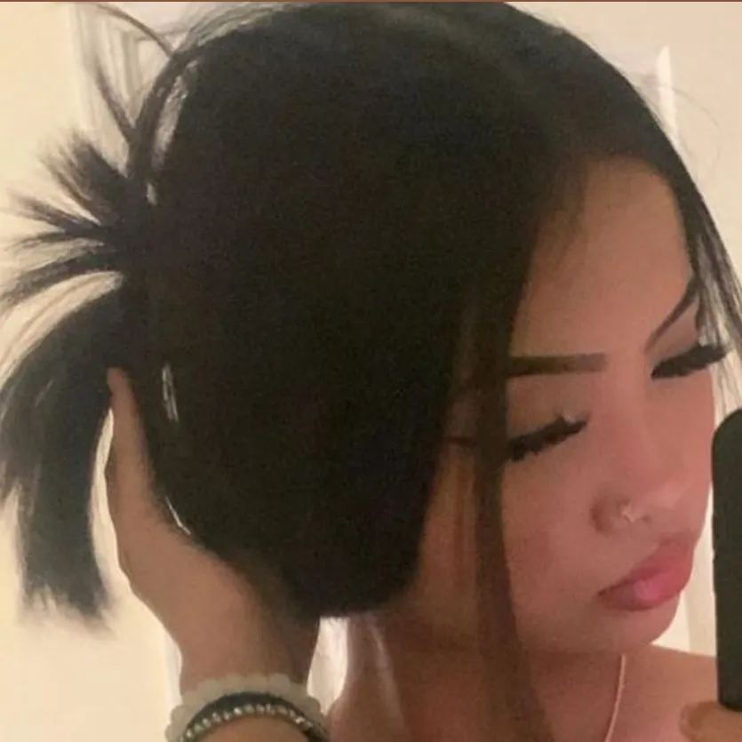 chat with ai character: Esme