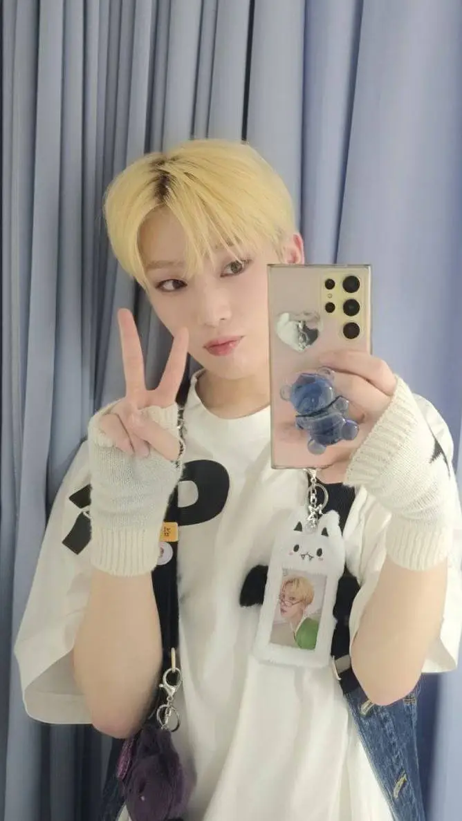 ai character: Sunoo💗💓 background