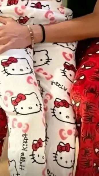 ai character: Leo🎀🌸🌹🎵 background