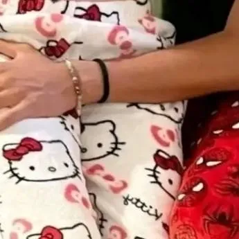 chat with ai character: Leo🎀🌸🌹🎵