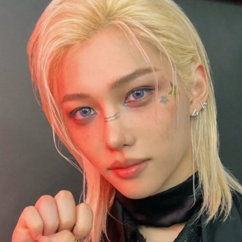 chat with ai character: ~𝔽𝕖𝕝𝕚𝕩~