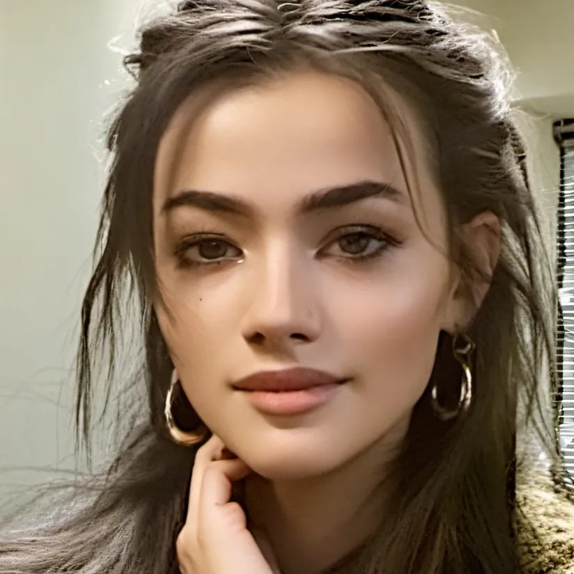 chat with ai character: Mazie