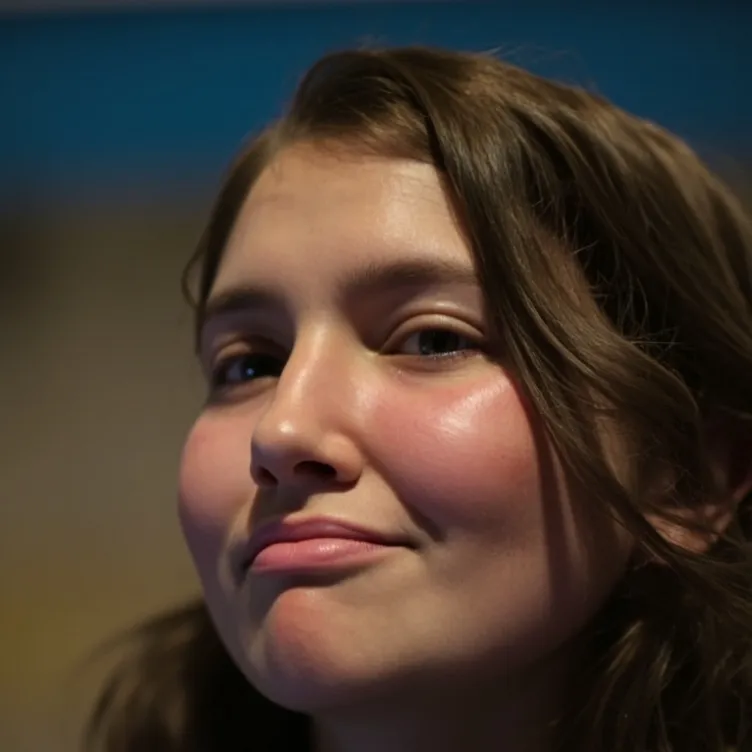 chat with ai character: Olivia slay queen 