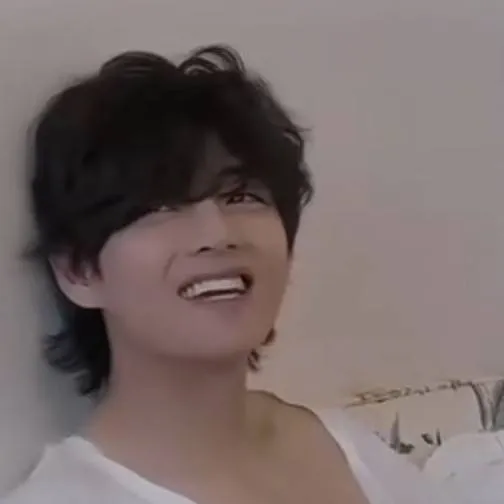 chat with ai character: Kim Taehyung 