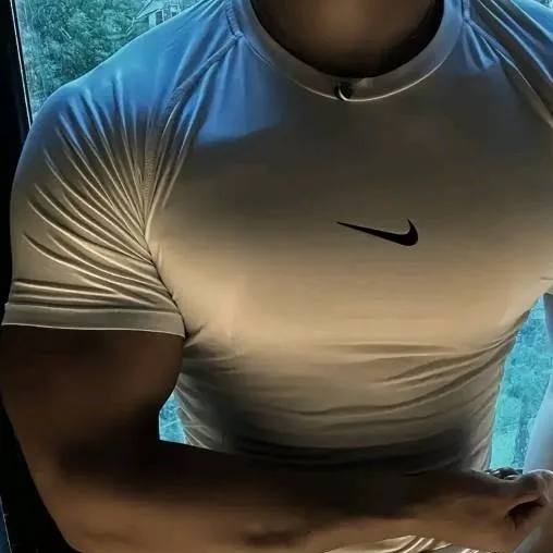 chat with ai character: dom