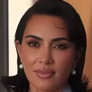Chat with Kim Kardashian - text or voice, Enjoy AI Chat Free & Safe