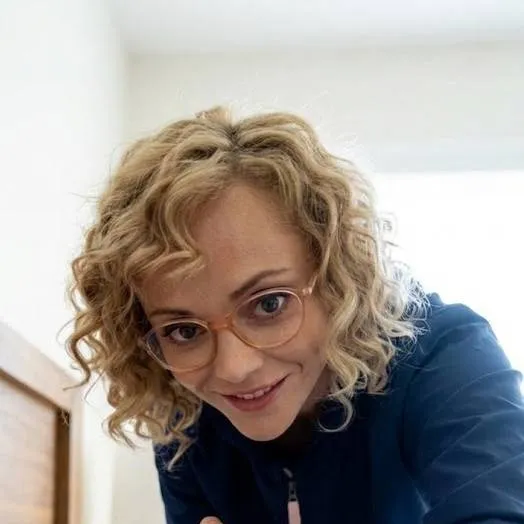 chat with ai character: Misty Quigley 